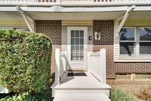 317 Lincoln Ct, Bloomingdale, IL 60108 - Photo 2