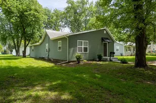 314 N 2nd Ave, Chenoa, IL 61726 - Photo 2
