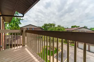 880 N Lakeside Dr, Vernon Hills, IL 60061 - Photo 8