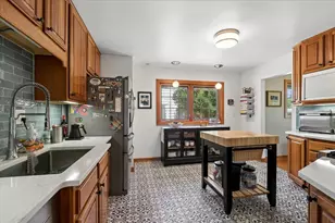 411 Drake St, Libertyville, IL 60048 - Photo 2