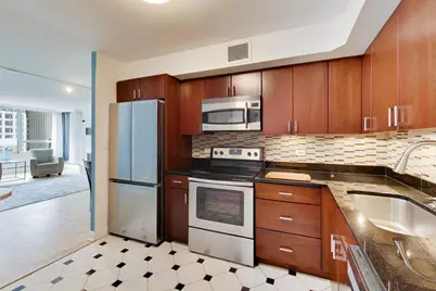201 E Chestnut Street #18F, Chicago, IL 60611 - Photo 12