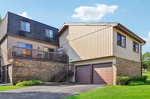 739 High Ridge Rd, Roselle, IL 60172 - Photo 1