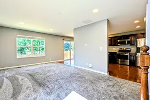 2540 Carlisle Ln, Hampshire, IL 60140 - Photo 4