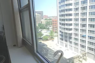 4250 N Marine Dr, Chicago, IL 60613 - Photo 10