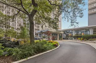 4250 N Marine Dr, Chicago, IL 60613 - Photo 4
