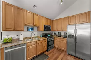 2137 Shadow Creek Ct, Vernon Hills, IL 60061 - Photo 12