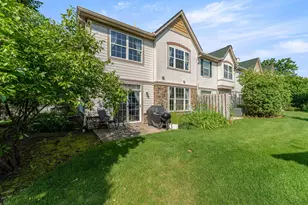 2137 Shadow Creek Ct, Vernon Hills, IL 60061 - Photo 2