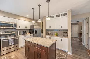 254 Mayfair Ln, South Elgin, IL 60177 - Photo 14