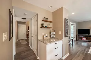 254 Mayfair Ln, South Elgin, IL 60177 - Photo 16