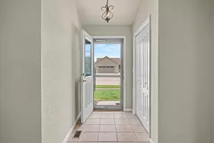 609 N Glover Ct, Saint John, IL 61873 - Photo 6