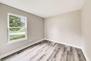 1005 Wembley Dr, Island Lake, IL 60042 - Photo 14