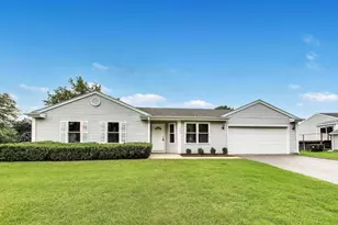 1005 Wembley Dr, Island Lake, IL 60042 - Photo 1