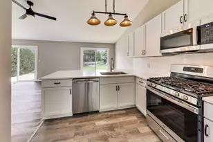 1005 Wembley Dr, Island Lake, IL 60042 - Photo 8