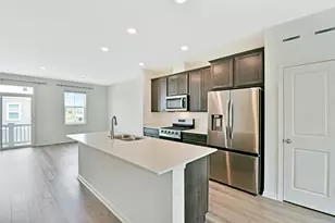 2129 Yellowstone Blvd, Mundelein, IL 60060 - Photo 8