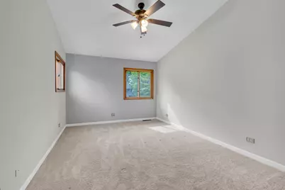 450 Berkshire Drive, Crystal Lake, IL 60014 - Photo 12