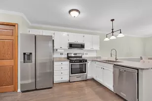 450 Berkshire Dr, Crystal Lake, IL 60014 - Photo 8