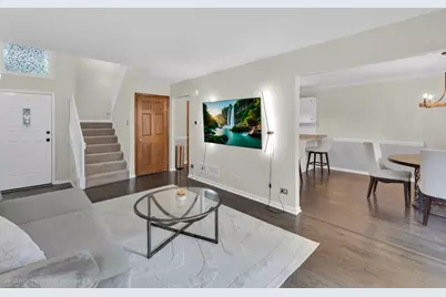 450 Berkshire Drive, Crystal Lake, IL 60014 - Photo 2