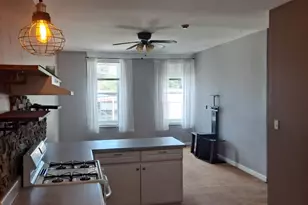 185 S State St, Hampshire, IL 60140 - Photo 2