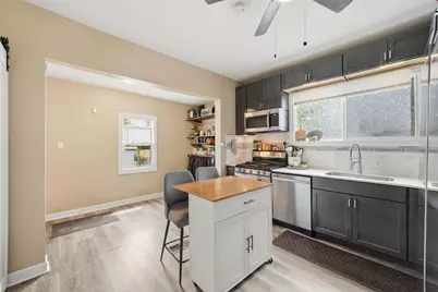 10747 S Forest Avenue, Chicago, IL 60628 - Photo 10