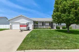 1415 Bethany Ln, Pontiac, IL 61764 - Photo 1