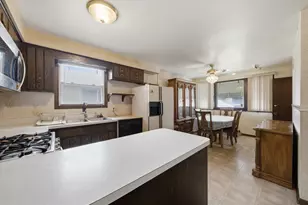 280 Prairie Ave, Calumet City, IL 60409 - Photo 2