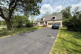 1000 Dundee Ave, East Dundee, IL 60118 - Photo 2