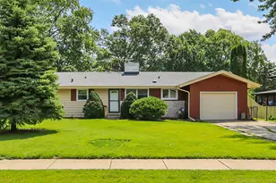 443 Glendale Rd, Roselle, IL 60172 - Photo 2
