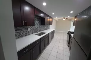 1665 Coach Dr, Naperville, IL 60565 - Photo 4