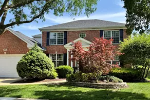 1027 E Marion St, Arlington Heights, IL 60004 - Photo 2
