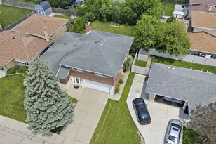 8238 W Balmoral Ave, Chicago, IL 60656 - Photo 4