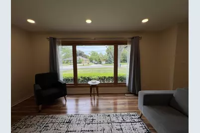 1431 E Emmerson Lane, Mount Prospect, IL 60056 - Photo 6
