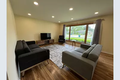 1431 E Emmerson Lane, Mount Prospect, IL 60056 - Photo 4