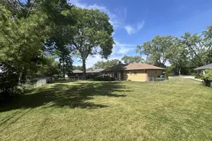 1431 E Emmerson Ln, Mount Prospect, IL 60056 - Photo 24
