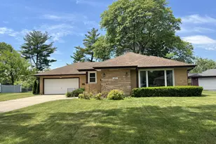 1431 E Emmerson Ln, Mount Prospect, IL 60056 - Photo 2