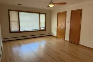 9559 S Yates Blvd, Chicago, IL 60617 - Photo 4