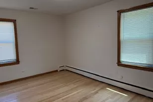 9559 S Yates Blvd, Chicago, IL 60617 - Photo 8