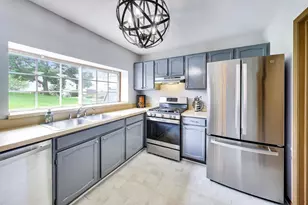 109 Peach tree Ln, Westmont, IL 60559 - Photo 8