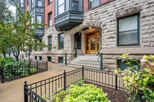 2352 N Cleveland Ave, Chicago, IL 60614 - Photo 2