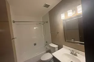 183 N Waters Edge Dr W, Glendale Heights, IL 60139 - Photo 8