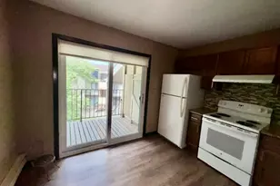 183 N Waters Edge Dr W, Glendale Heights, IL 60139 - Photo 8