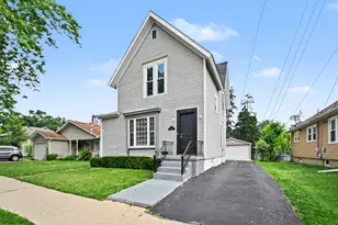 662 Bent St, Elgin, IL 60120 - Photo 2
