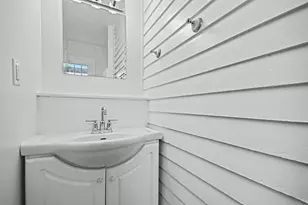 662 Bent St, Elgin, IL 60120 - Photo 12