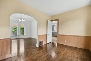 662 Bent St, Elgin, IL 60120 - Photo 4