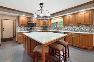 2094 Running Deer Ln, Freeport, IL 61032 - Photo 18
