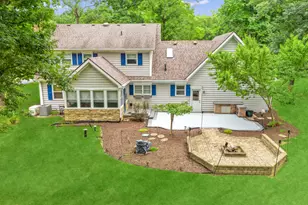 2094 Running Deer Ln, Freeport, IL 61032 - Photo 2