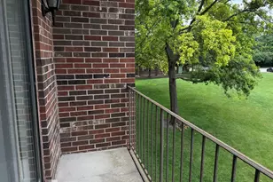 1018 Castilian Ct, Glenview, IL 60025 - Photo 6