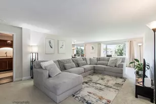 2812 E Bel Aire Dr, Arlington Heights, IL 60004 - Photo 4