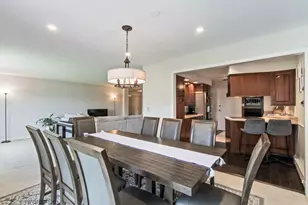 2812 E Bel Aire Dr, Arlington Heights, IL 60004 - Photo 8