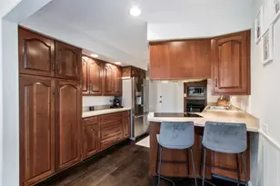 2812 E Bel Aire Dr, Arlington Heights, IL 60004 - Photo 8