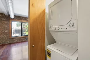 1249 W Roscoe St, Chicago, IL 60657 - Photo 14
